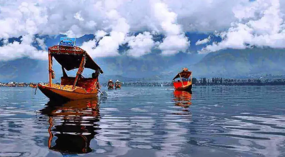 Best Time to Visit Kashmir for a Honeymoon: A Seasonal Guide (2025)