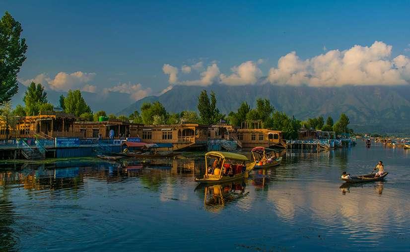 Kashmir in August: Weather, Rainfall & What to Pack (2025 Guide)