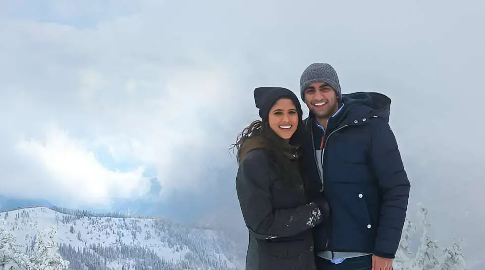couple on their first honeymoon trip to kashmir