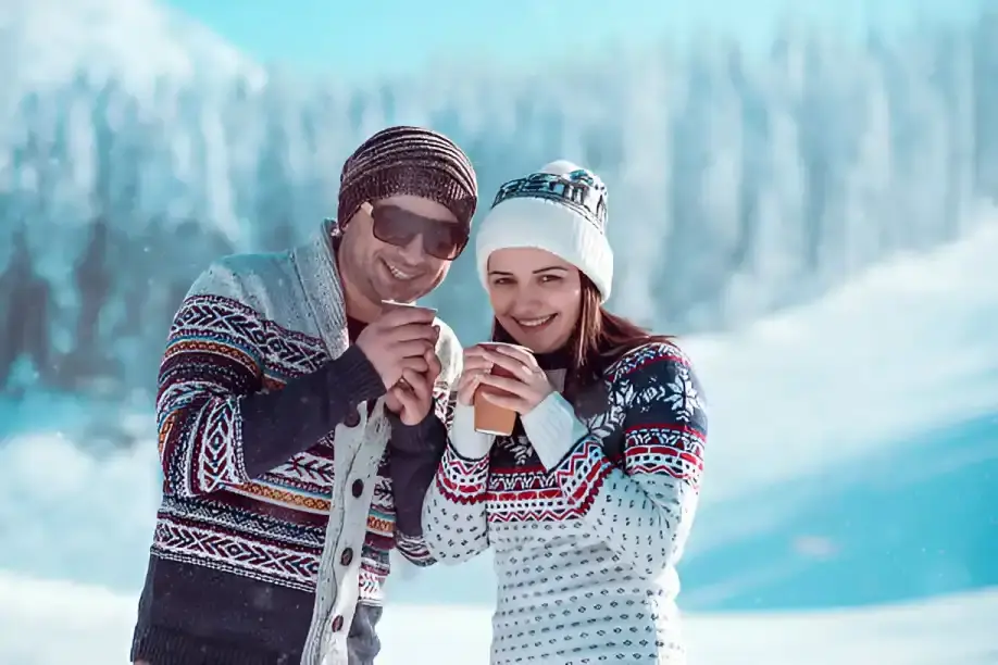 couple enjoying honeymoon tour to kashmir with top rated kashmir nirvana travel company